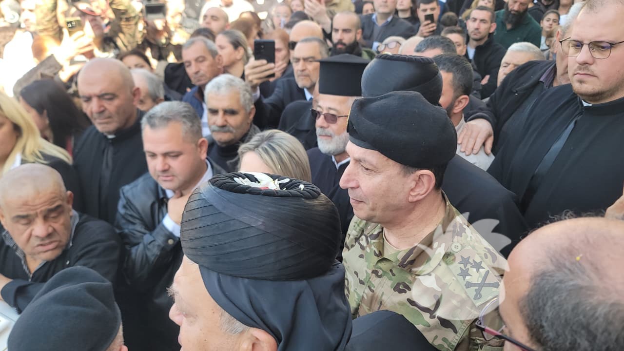 حضور قائد الجيش (النهار). 