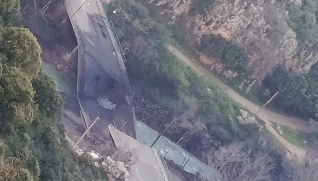 بالفيديو- أول استهداف من نوعه خلال الحرب... إسرائيل تُدمّر جسر طرفلسيه عند نهر الليطاني