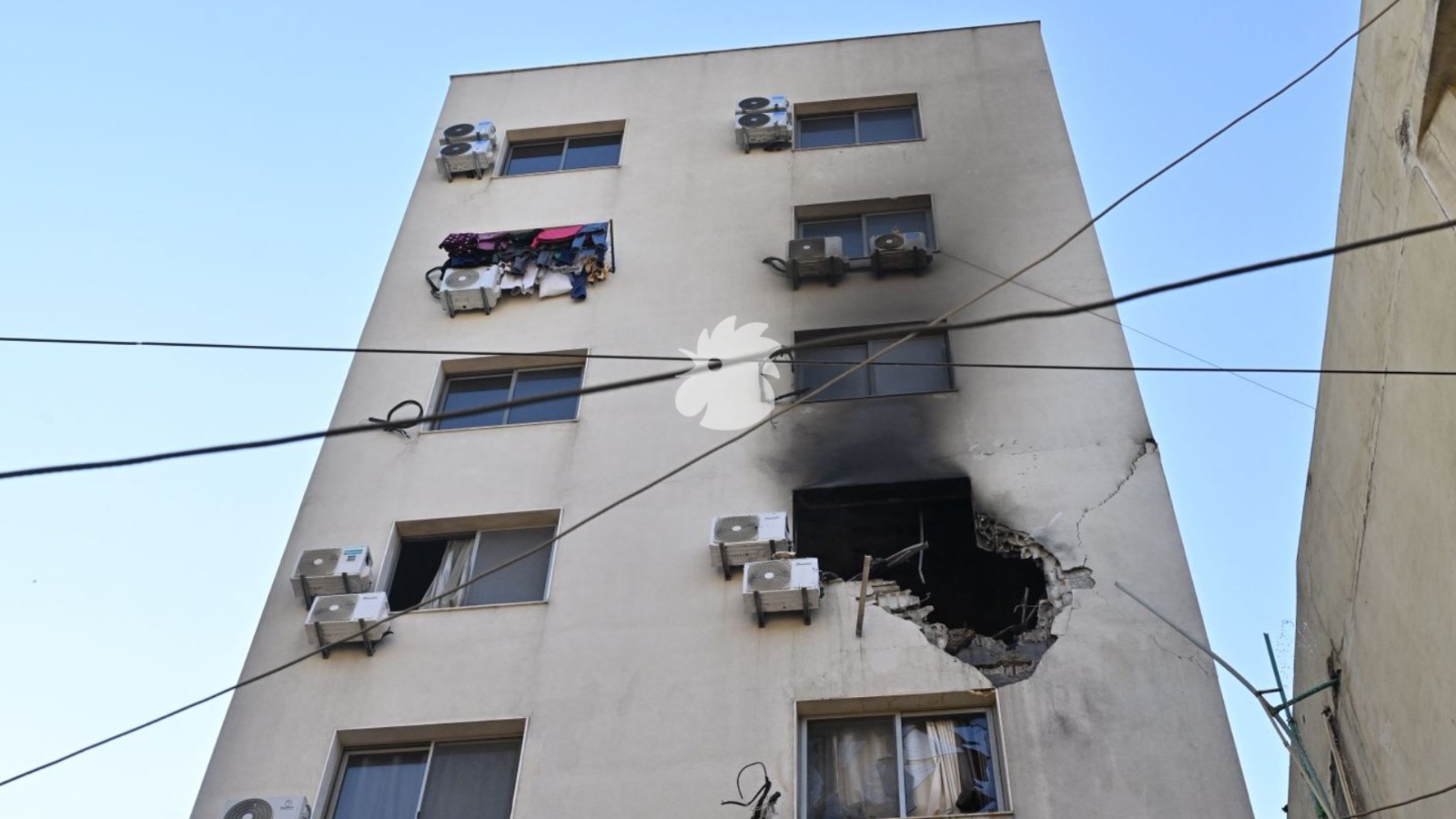 المبنى المستهدَف (حسام شبارو).