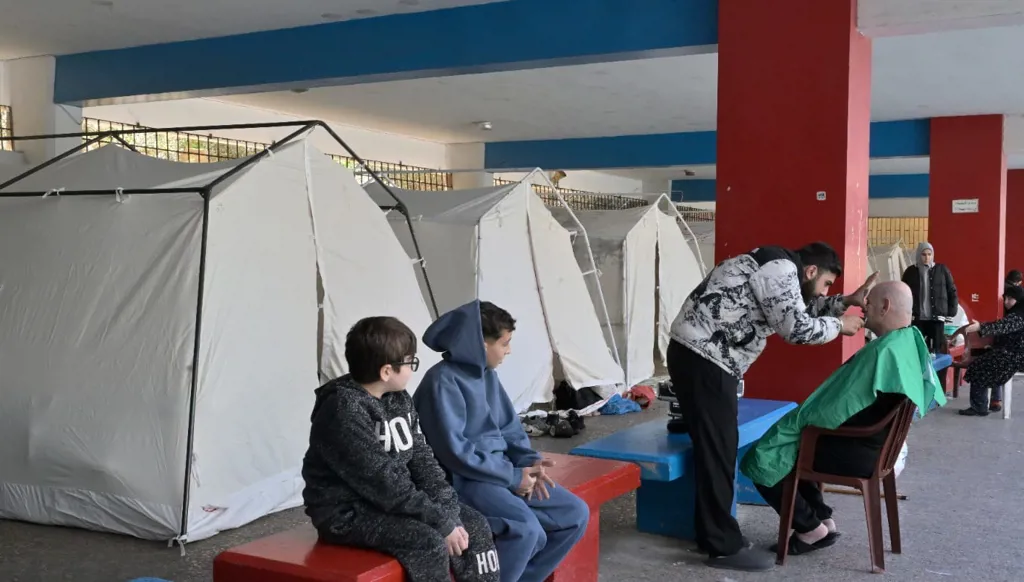 من خيام الحلم إلى خيام النزوح… ساحة الشهداء تختصر مأساة وطن