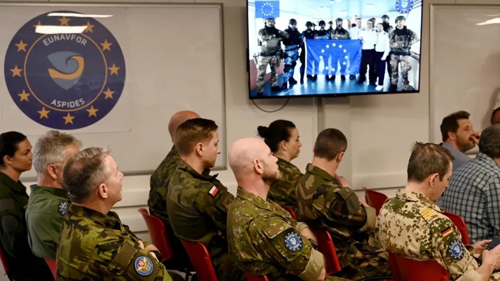 ضباط مشاركون بعملية 