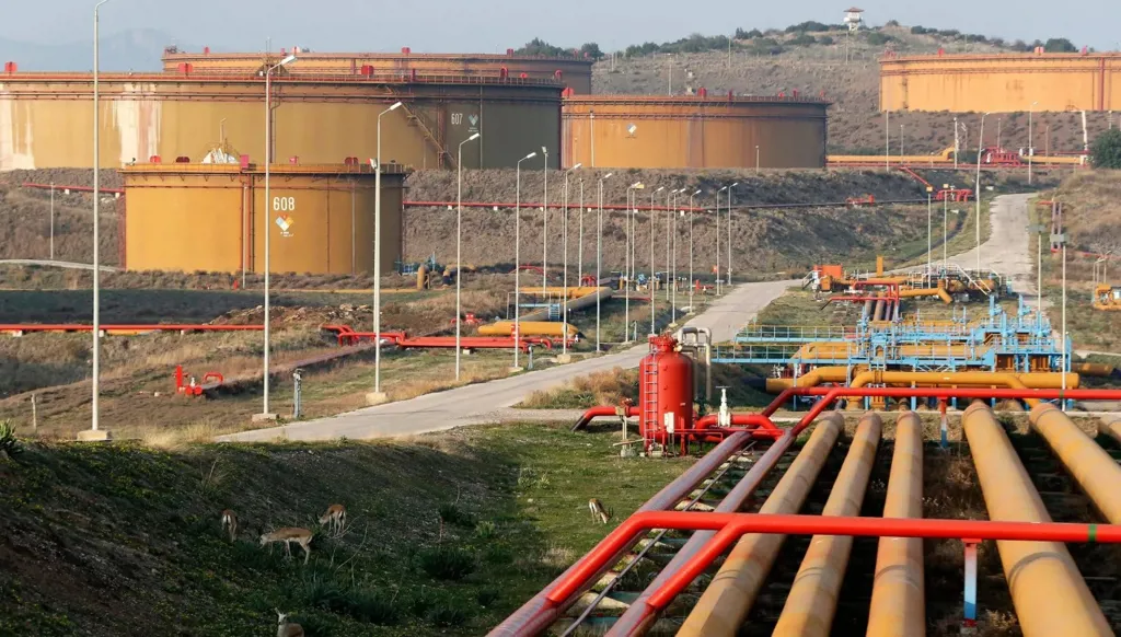 إغلاق هرمز يشعل خلافاً نفطياً جديداً بين بغداد وأربيل