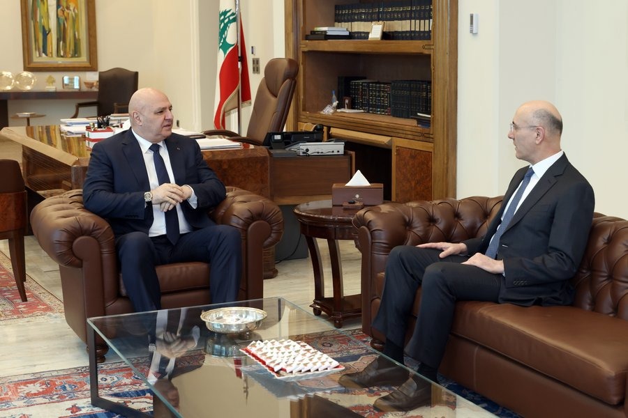 لقاء الحجار وعون في قصر بعبدا (الرئاسة اللبنانية).