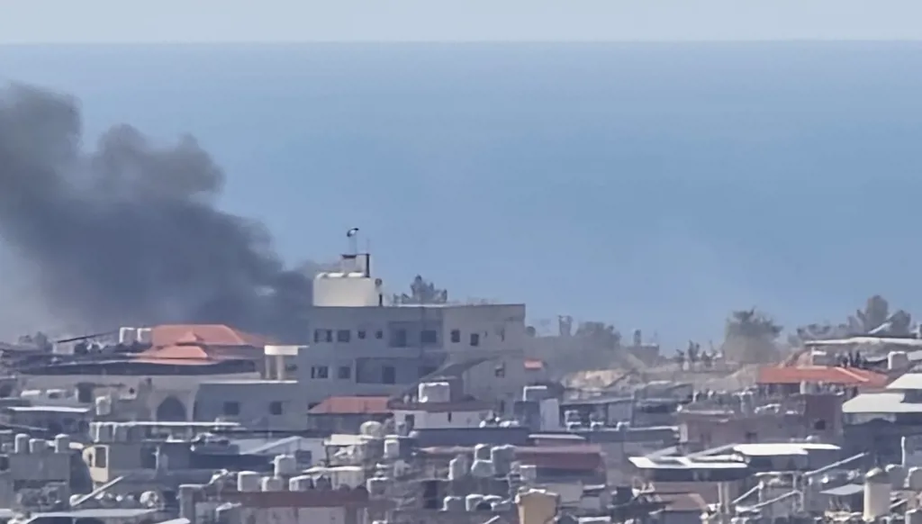 غارة إسرائيليّة قرب مطار بيروت… وعزيز يؤكّد: المطار يعمل عادياً (فيديو)