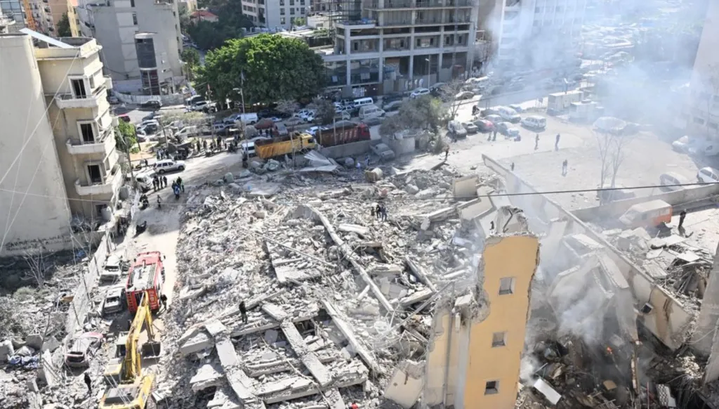 بيروت تستيقظ على دمار هائل بعد موجة غارات إسرائيلية عنيفة... سقوط 12 ضحية و41 جريحاً (صور)