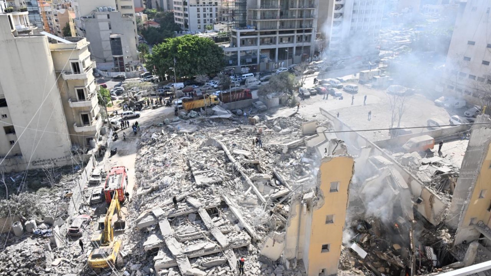 دمار هائل في منطقة الباشورة بالعاصمة بيروت (نبيل إسماعيل).