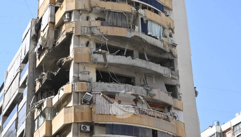 دمار هائل في منطقة الباشورة بالعاصمة بيروت (نبيل إسماعيل).