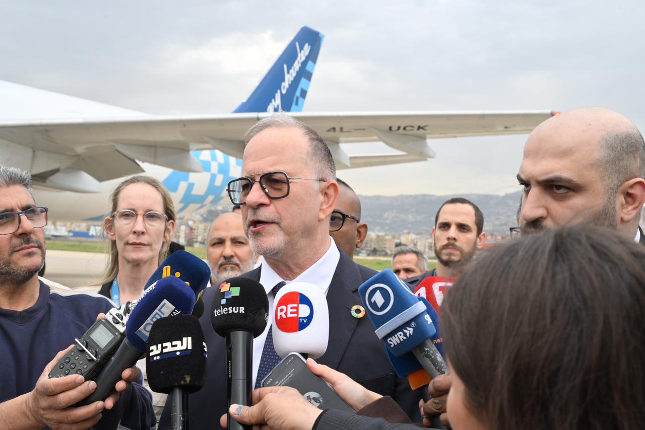 وصول طائرة مساعدات مقدمة لوزارة الصحة من كل من اليونيسف ومنظمة الصحة العالمية إلى لبنان (نبيل إسماعيل). 