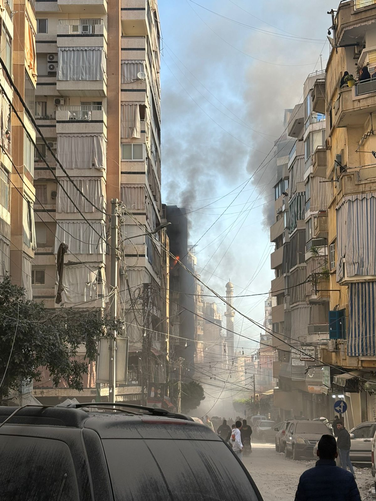 الشقة المستهدَفة في منطقة زقاق البلاط (النهار).