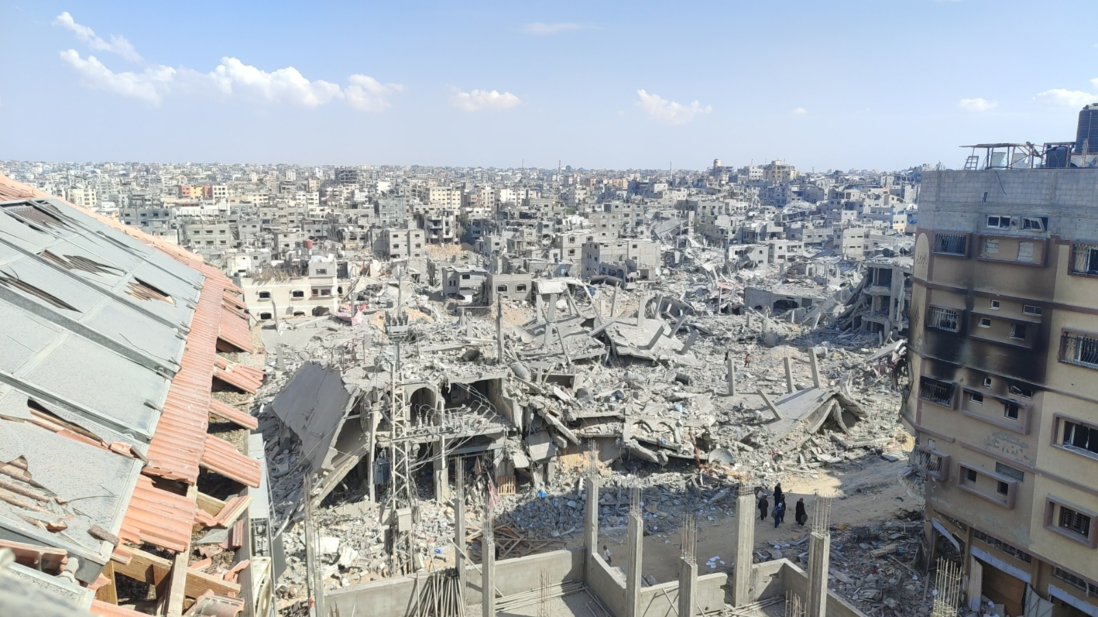 تعمّد الجيش الإسرائيلي إلحاق الدمار بمدينة خان يونس بشكل كبير (الصورة محمد رباح)