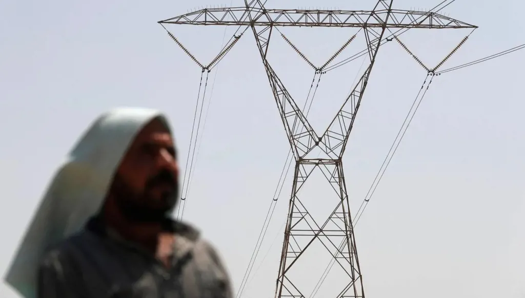 استهداف بارس يُهدّد منظومة الكهرباء العراقية بالانهيار… كيف ستواجه الحكومة الأزمة؟