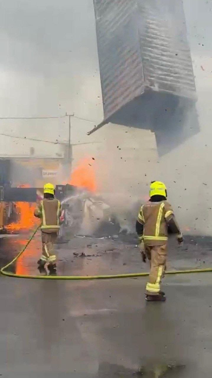 اندلاع حريق ضخم في مصفاة حيفا (وسائل إعلام إسرائيلية). 