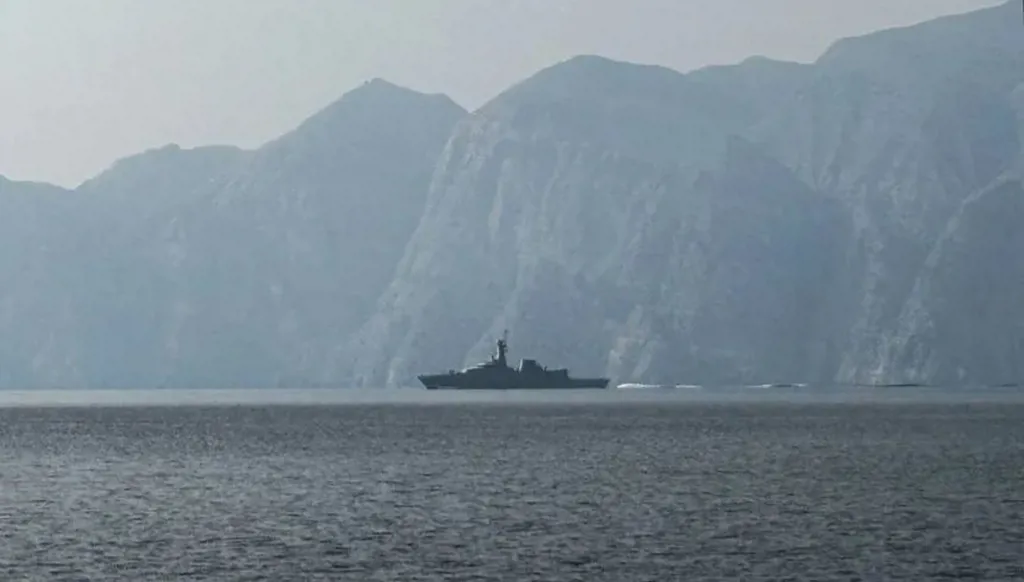 فوق مياه هرمز... قلب المعركة