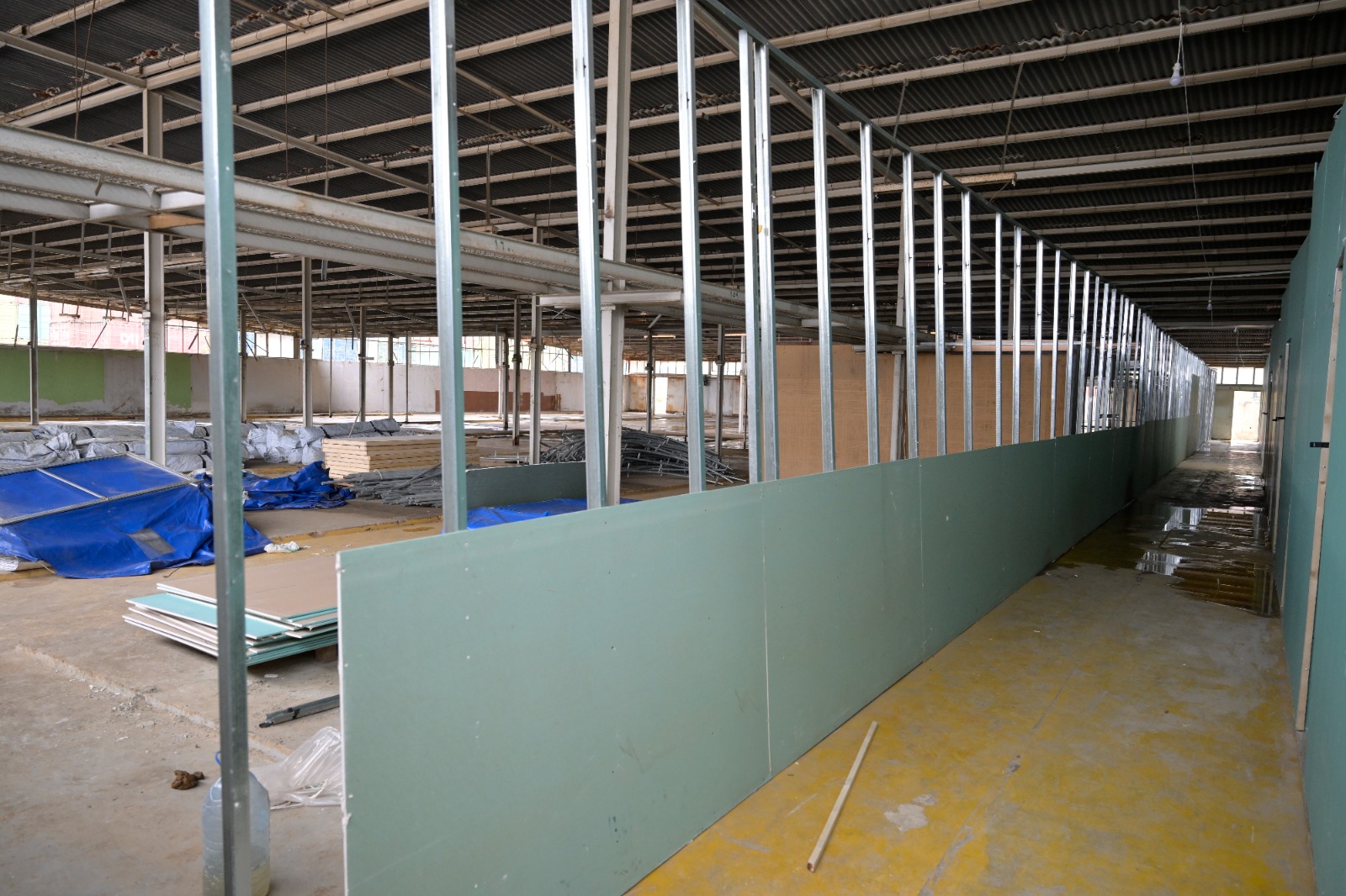 التجهيزات في المرفأ. (نبيل إسماعيل)