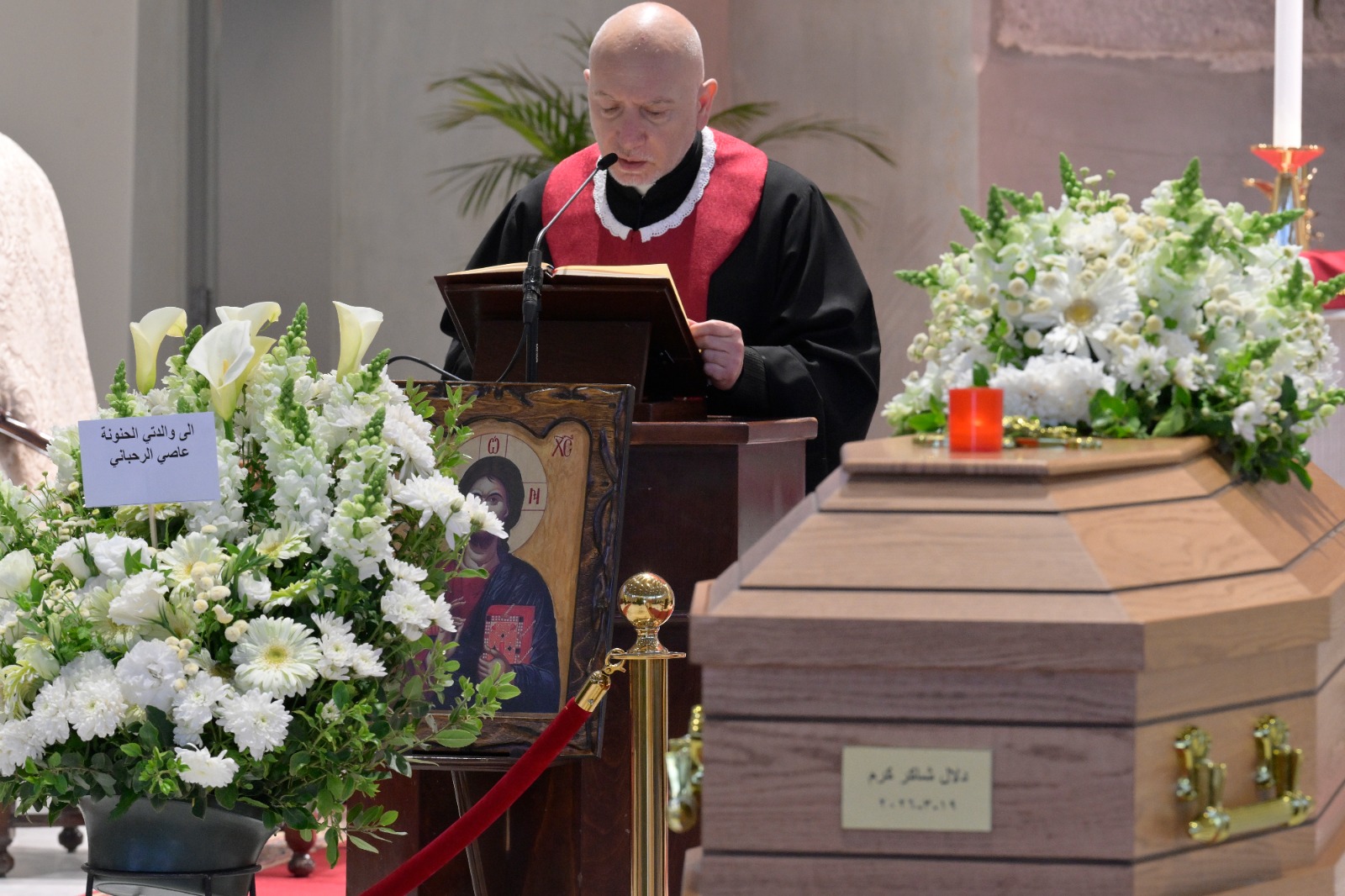 جنازة دلال كرم، الزوجة السابقة لزياد الرحباني (تصوير نبيل إسماعيل). 