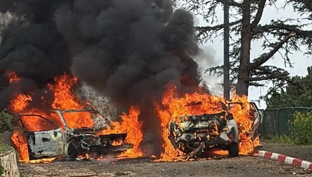 بالفيديو- قتيل إسرائيلي وإصابات باستهداف مركبات في مسغاف عام بالجليل الأعلى بصاروخ من لبنان