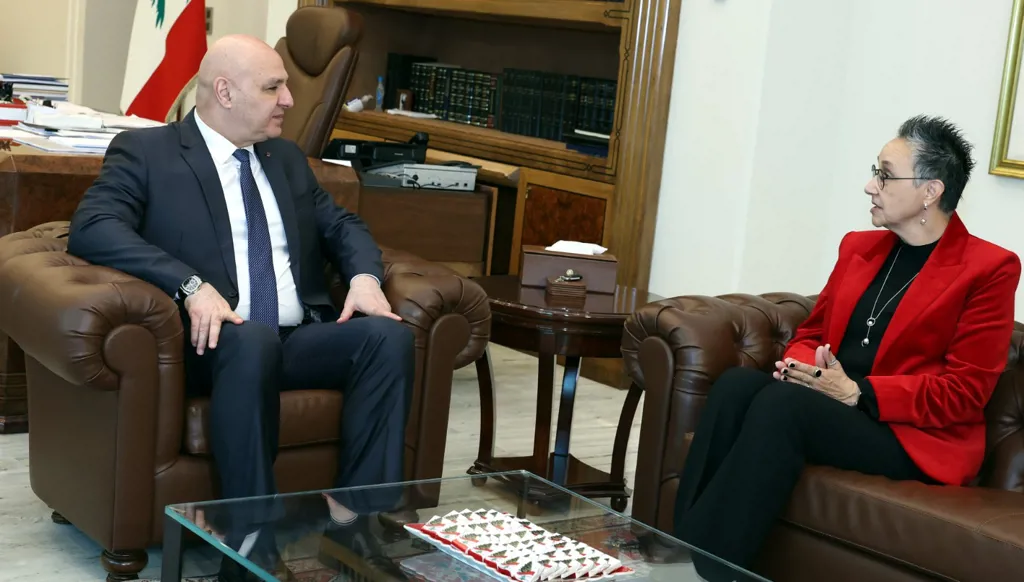 النائبة نجاة عون صليبا من قصر بعبدا: قمنا اليوم بزيارة رئيس الجمهورية لدعمه في المبادرة التي أطلقها لإنهاء الحرب، مؤكدين أن لا خيار سوى المسار الدبلوماسي لإعادة بناء الوطن.