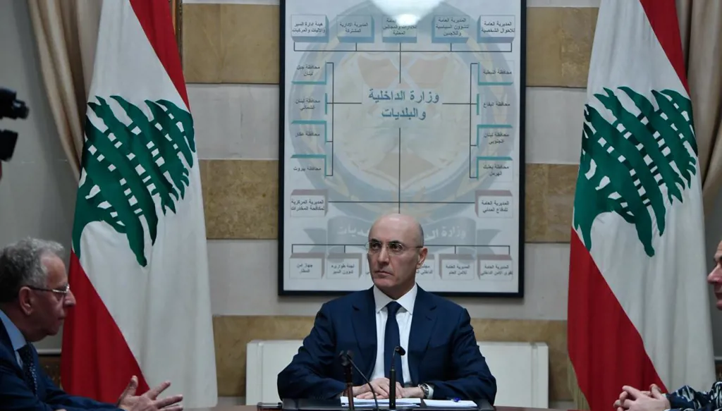 وزير الداخلية اللبناني: من غير المقبول وجود السلاح في مراكز الإيواء وقد حصل عدد من التوقيفات