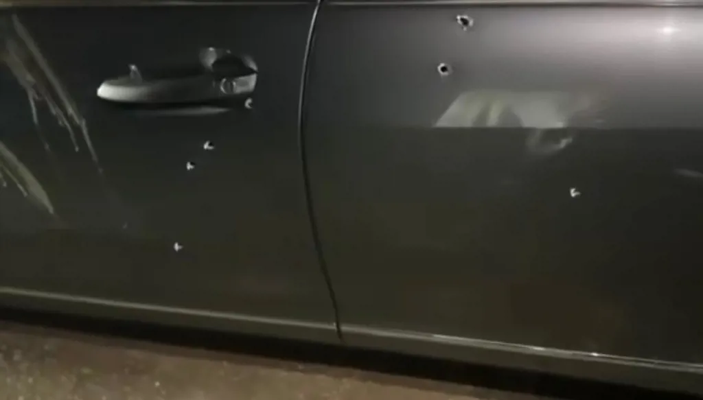 السيارة التي تعرّضت لإطلاق نار في القبة