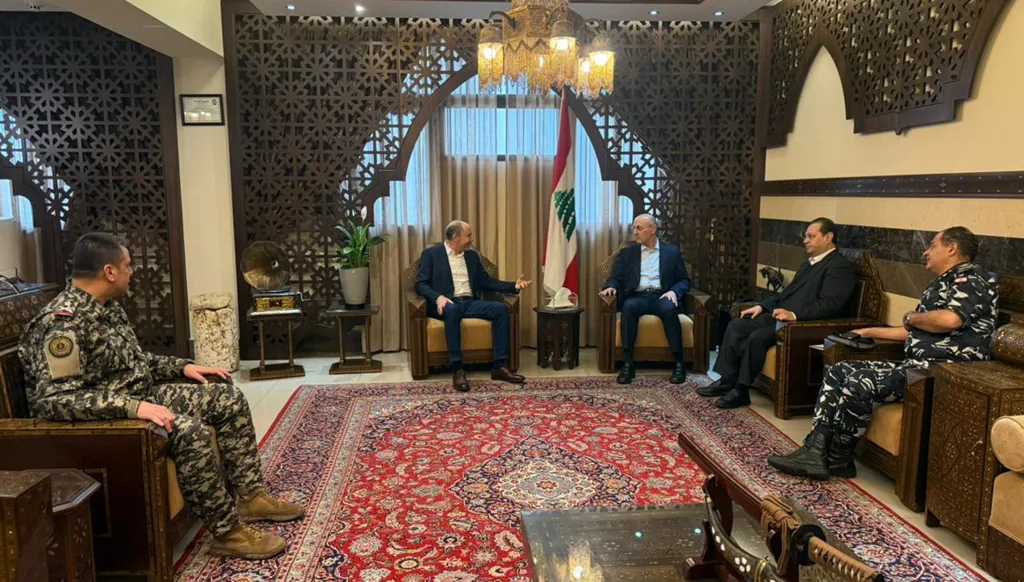 وصول وزير الداخلية أحمد الحجار إلى صيدا لاجتماع أمني وبحث تداعيات النزوح (فيديو)