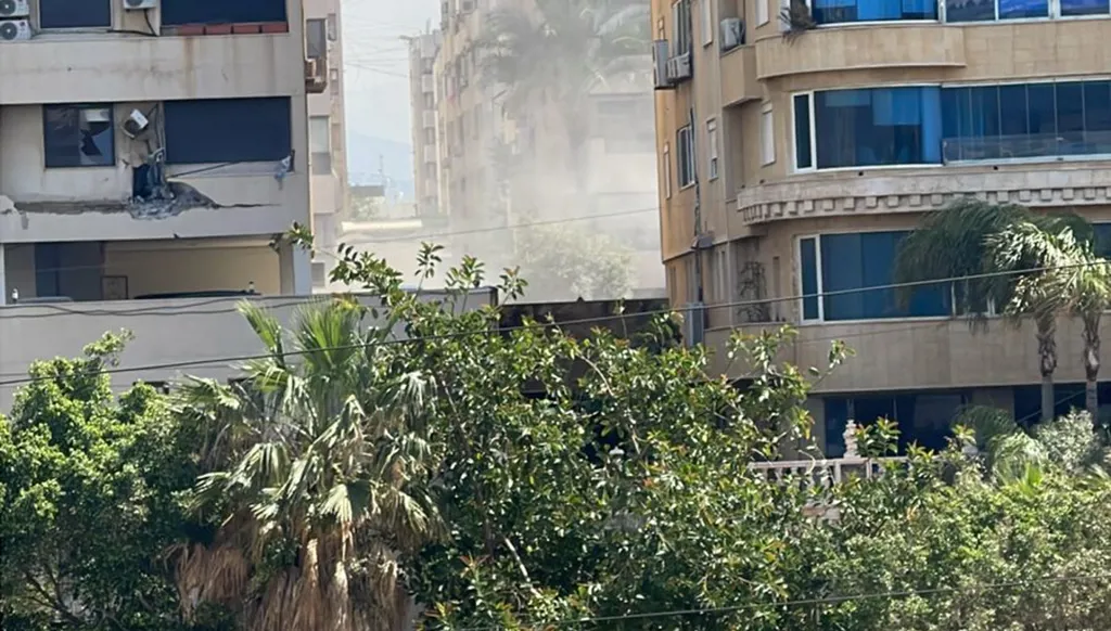 غارة إسرائيلية استهدفت شقة مقابل أوتيل الماريوت - بئر حسن (صور)