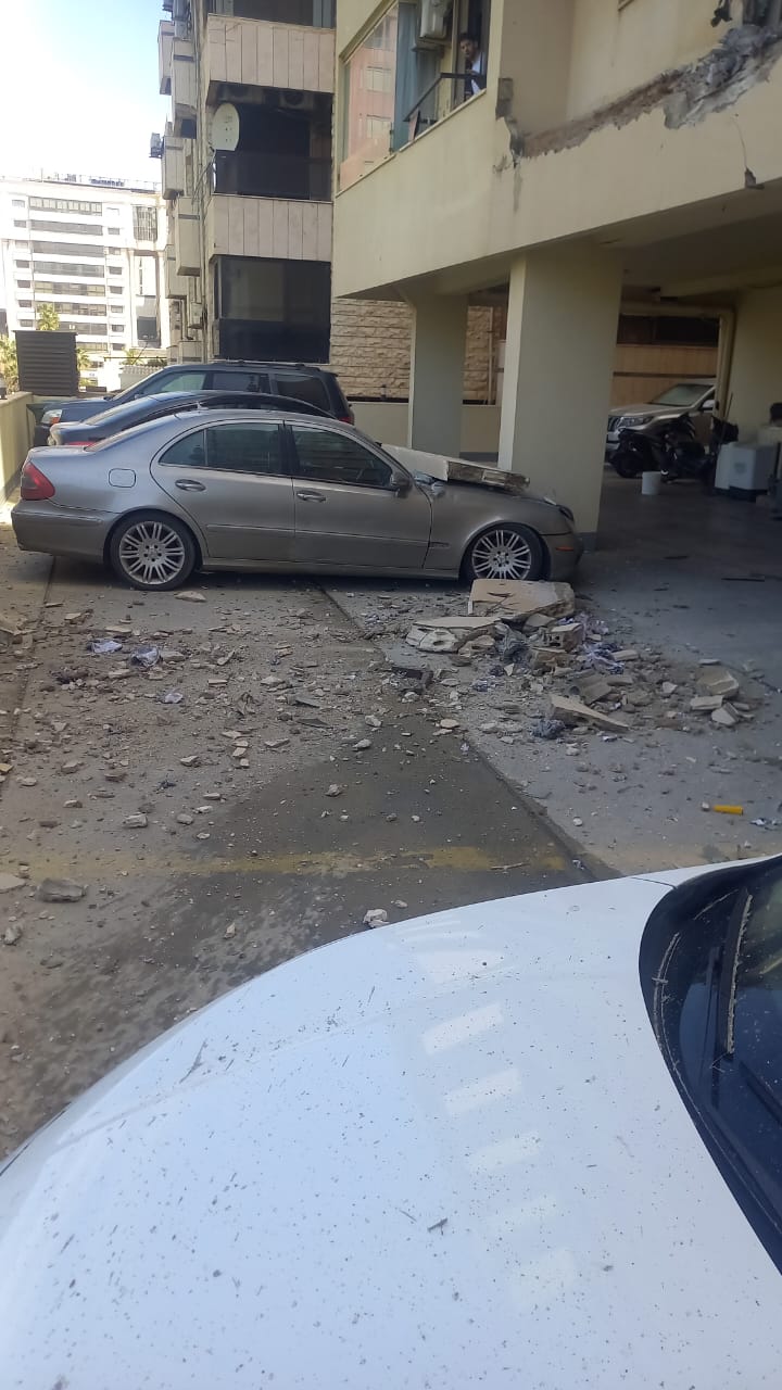 غارة إسرائيلية استهدفت شقة مقابل أوتيل الماريوت - بئر حسن (متداول). 