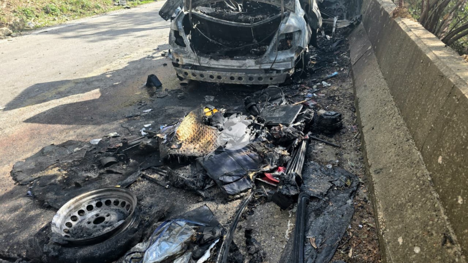 السيارة المستهدفة. (أحمد منتش)