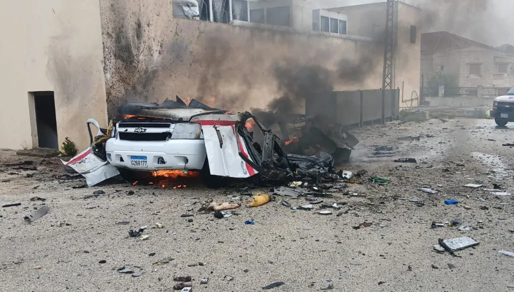 إسرائيل تستهدف الأطقم الصحية والمسعفين جنوب لبنان... أدرعي: "حزب الله" يستخدم سيارات الإسعاف لنشاطات عسكرية