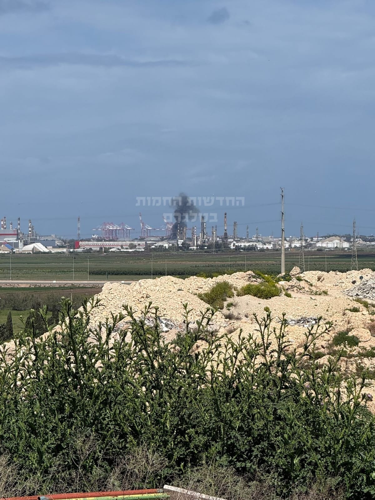 تصاعد الدخان في حيفا (إعلام عبري).