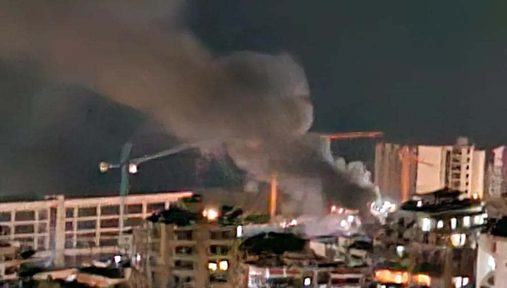 بالفيديو... استهداف سيارة في منطقة خلدة جنوبي بيروت