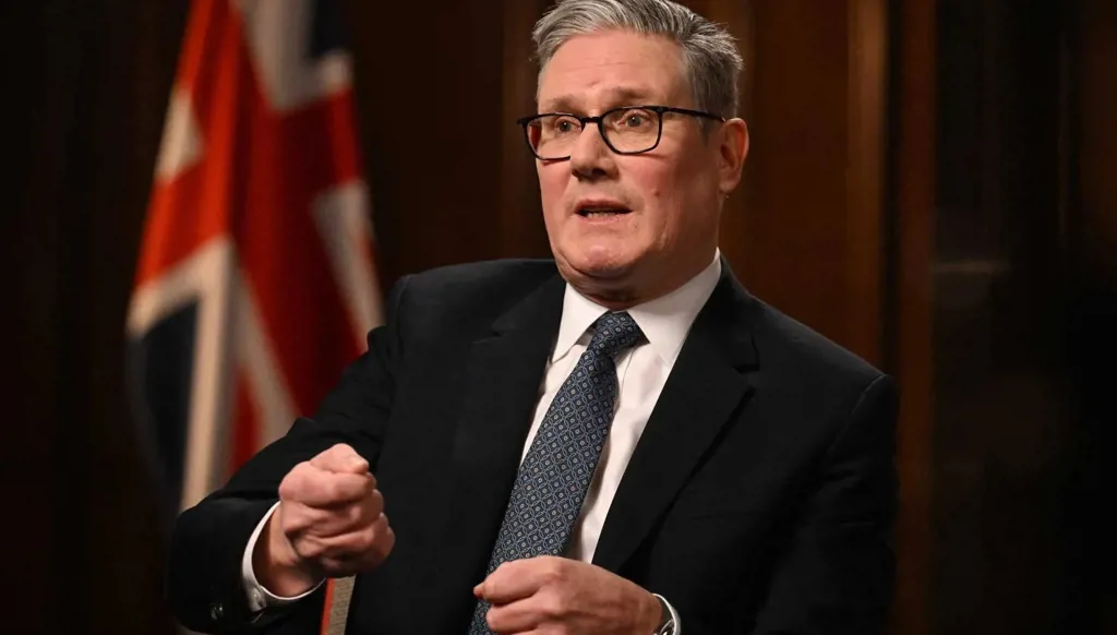 لندن تحشد 35 دولة لفك حصار "هرمز" وستارمر يكشف عن خطة عسكرية لـ "ما بعد القتال"