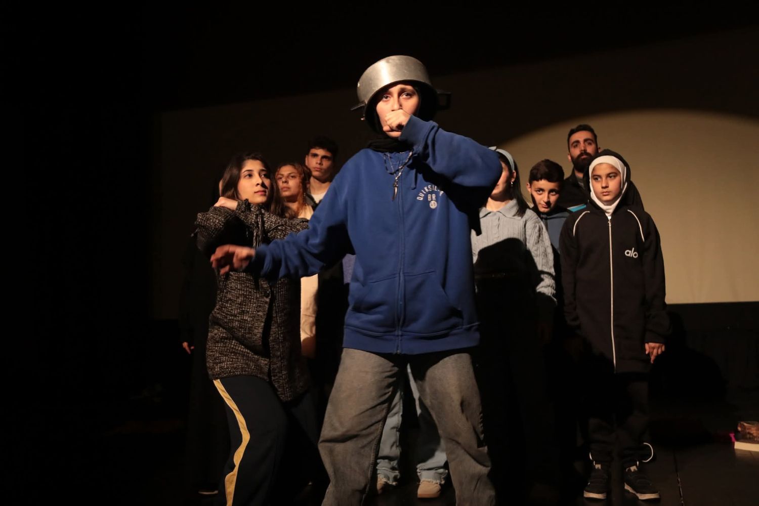 من عرض مسرحية 