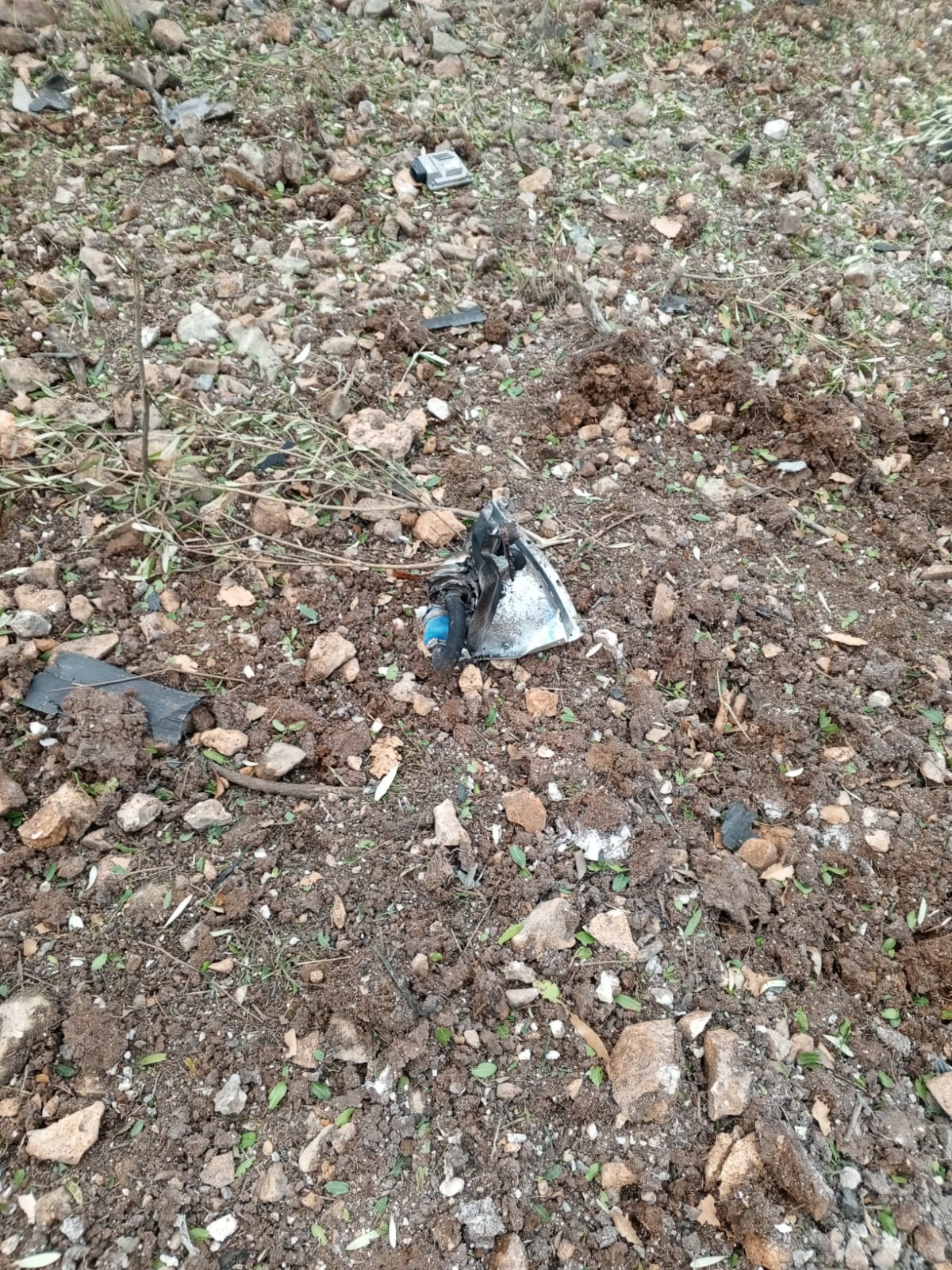 سقوط قطع من طائرة مسيّرة في بلدة آصيا – قضاء البترون