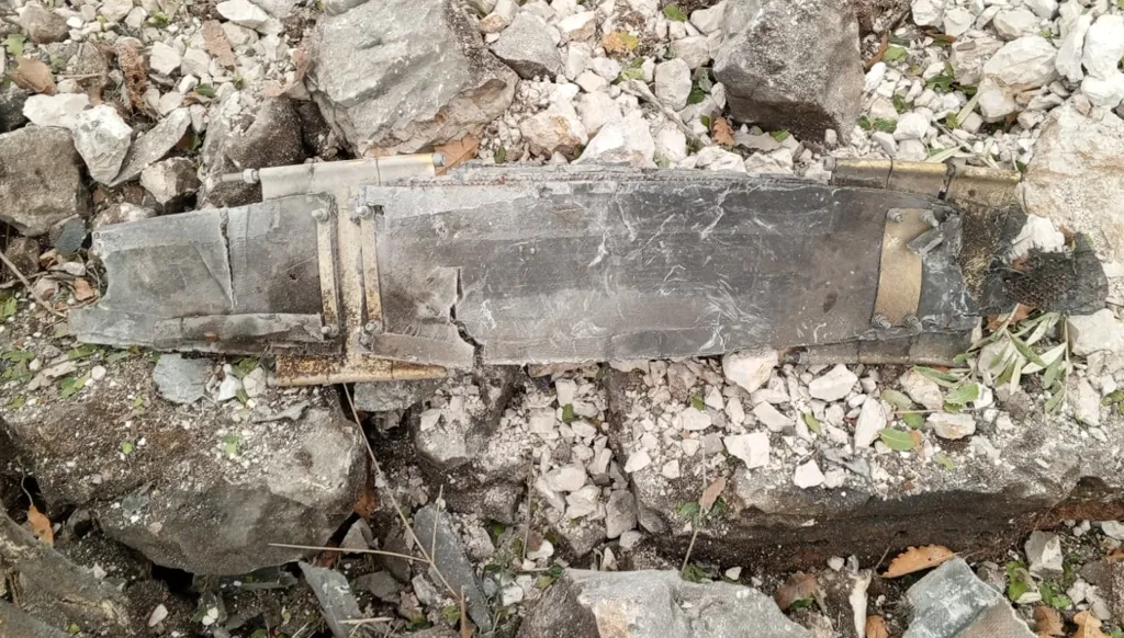 سقوط قطع من طائرة مسيّرة في بلدة آصيا – قضاء البترون