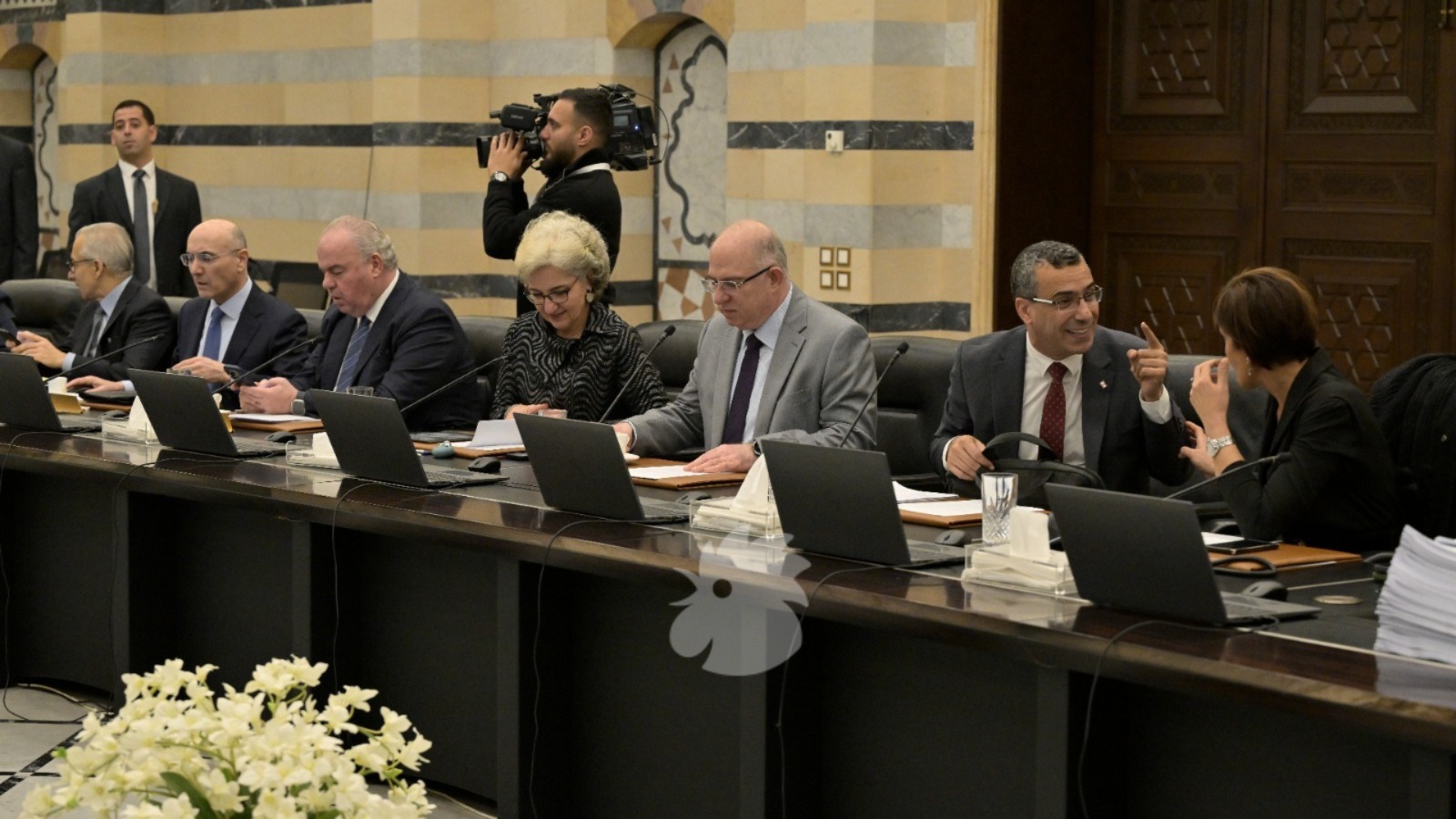 وزراء في الحكومة (نبيل اسماعيل).