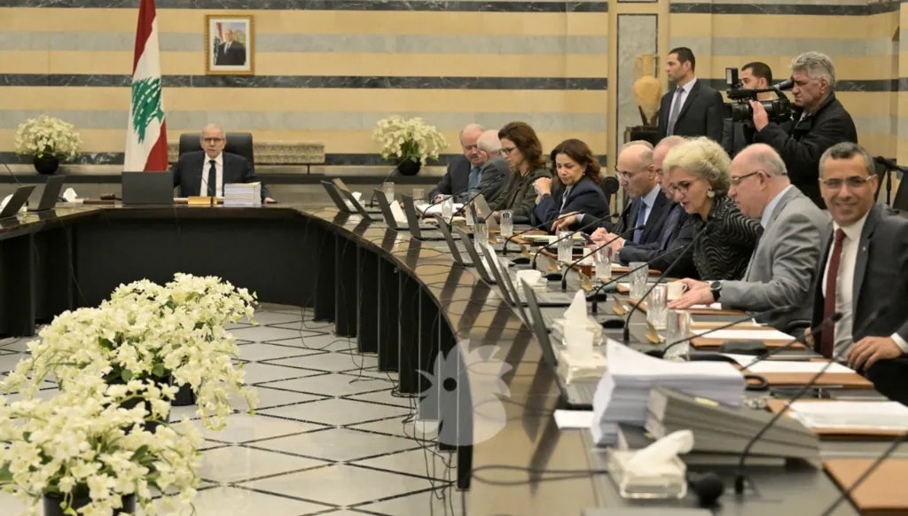 جلسة لمجلس الوزراء في السرايا الحكومية مع دخول حرب لبنان شهرها الثاني (صور)