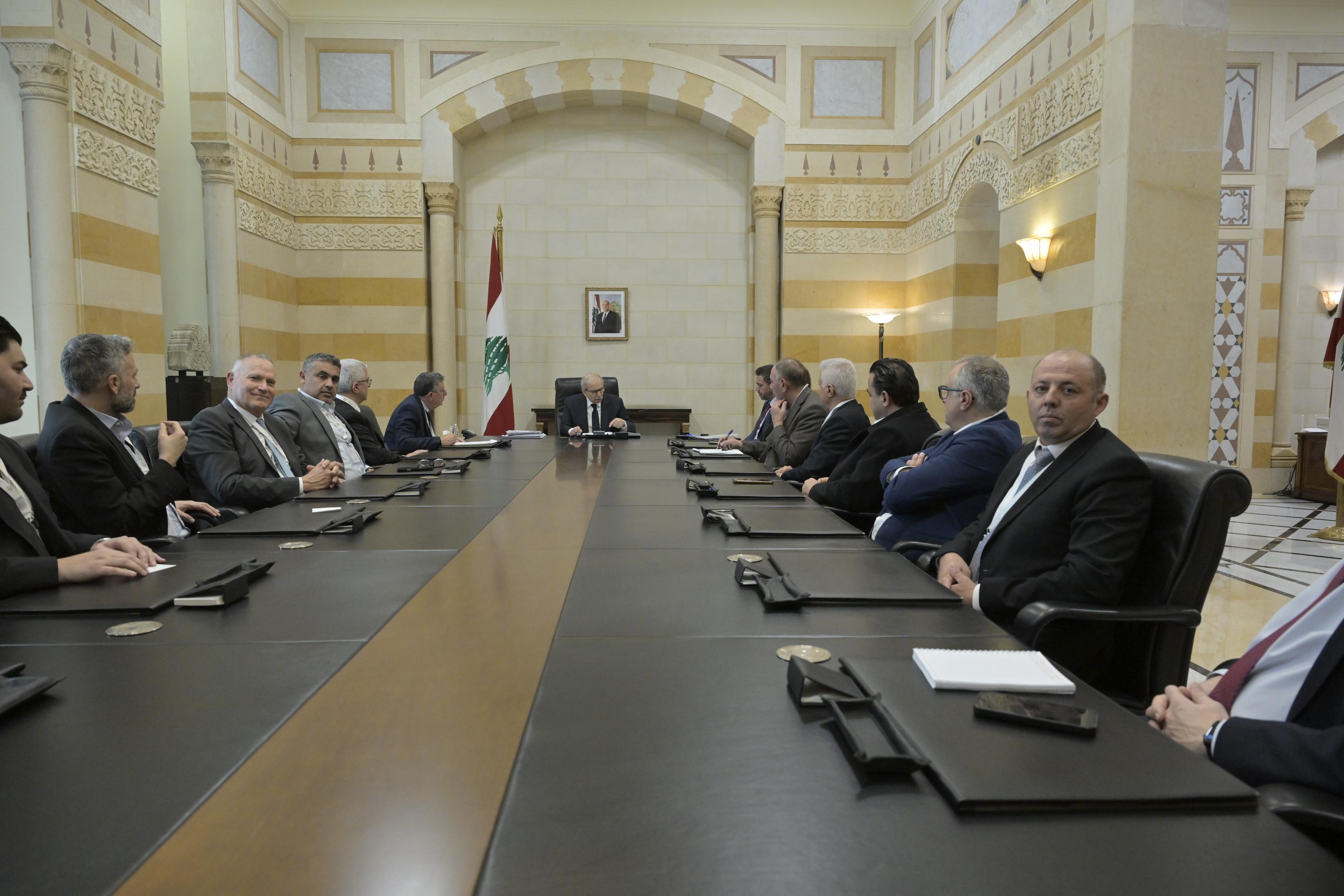 لقاء رؤساء البلديات مع سلام (نبيل اسماعيل).