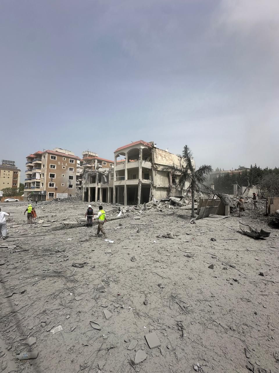 من مكان الغارة بأنصار - جنوب لبنان