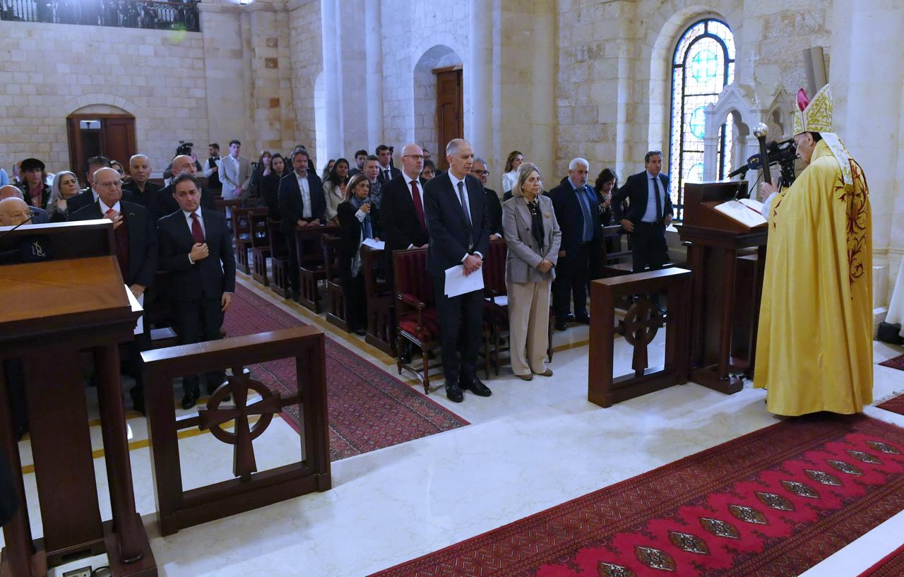 قداس إثنين الحواريين على نية فرنسا، في كنيسة الصرح البطريركي في بكركي.