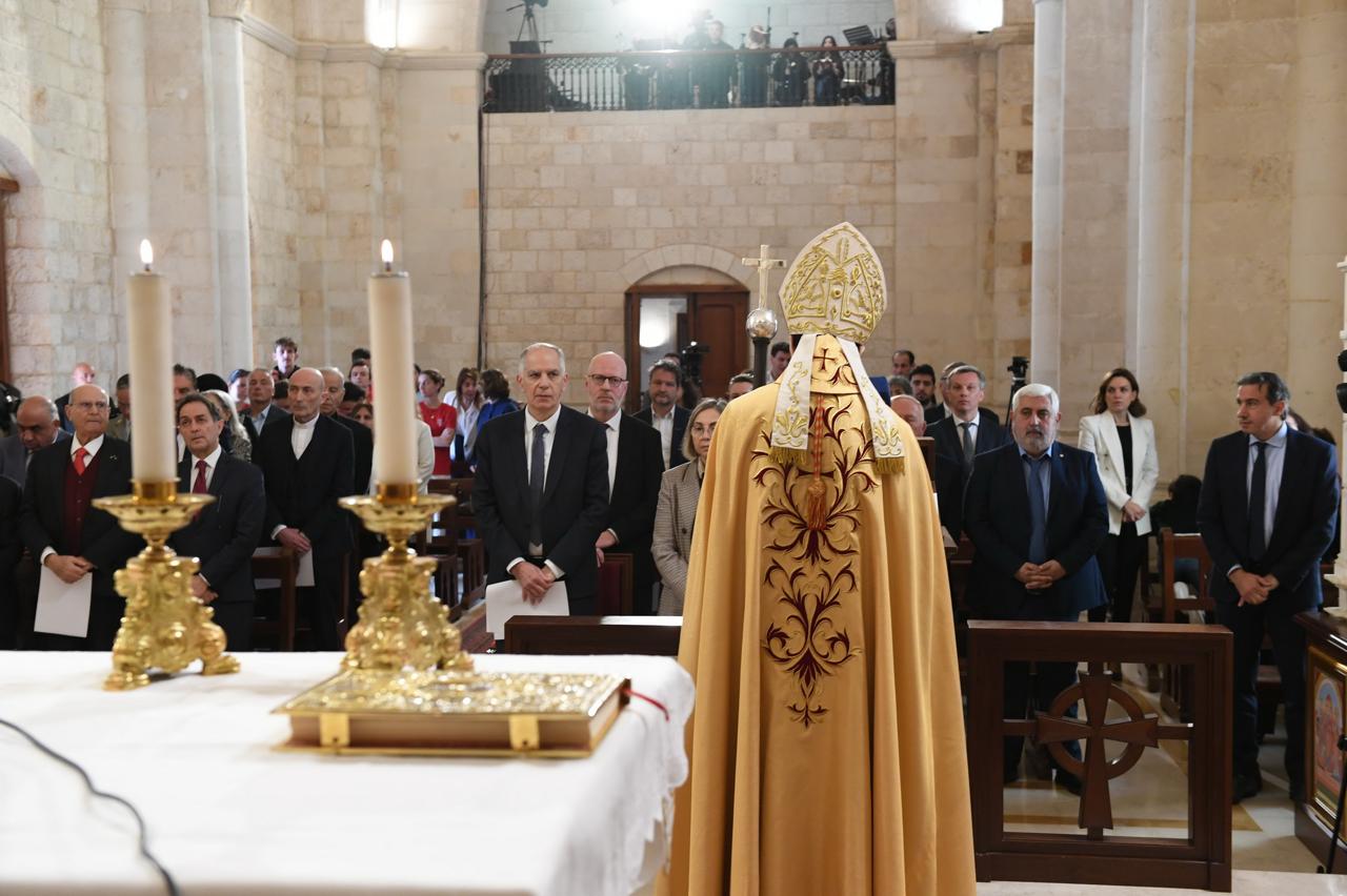 قداس إثنين الحواريين على نية فرنسا، في كنيسة الصرح البطريركي في بكركي.