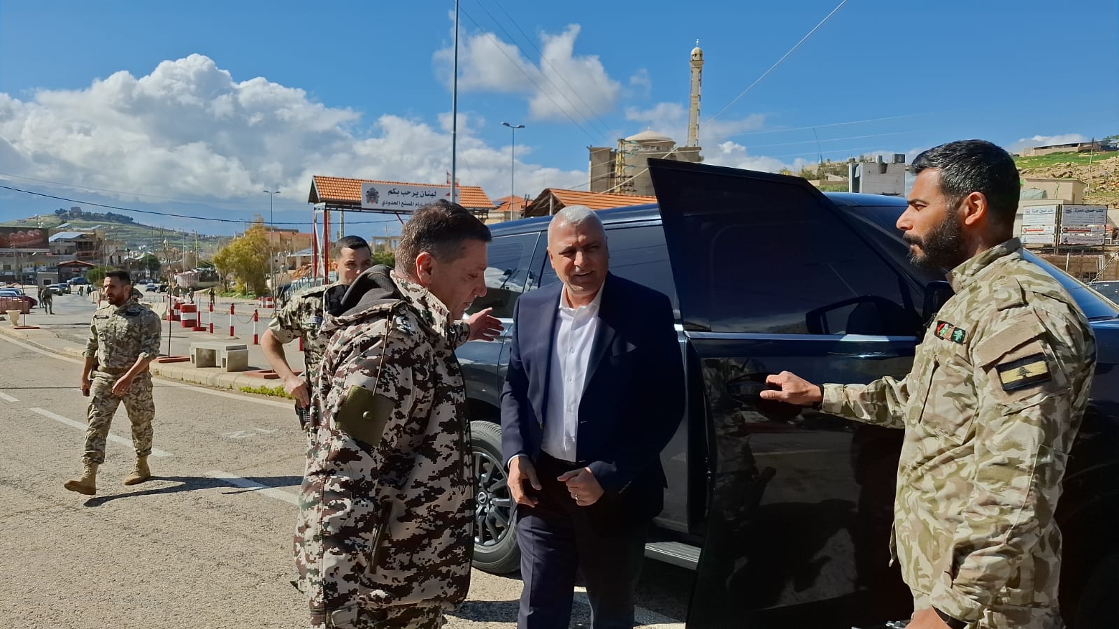 اللواء شقير، مدير عام الامن العام في المصنع (النهار)