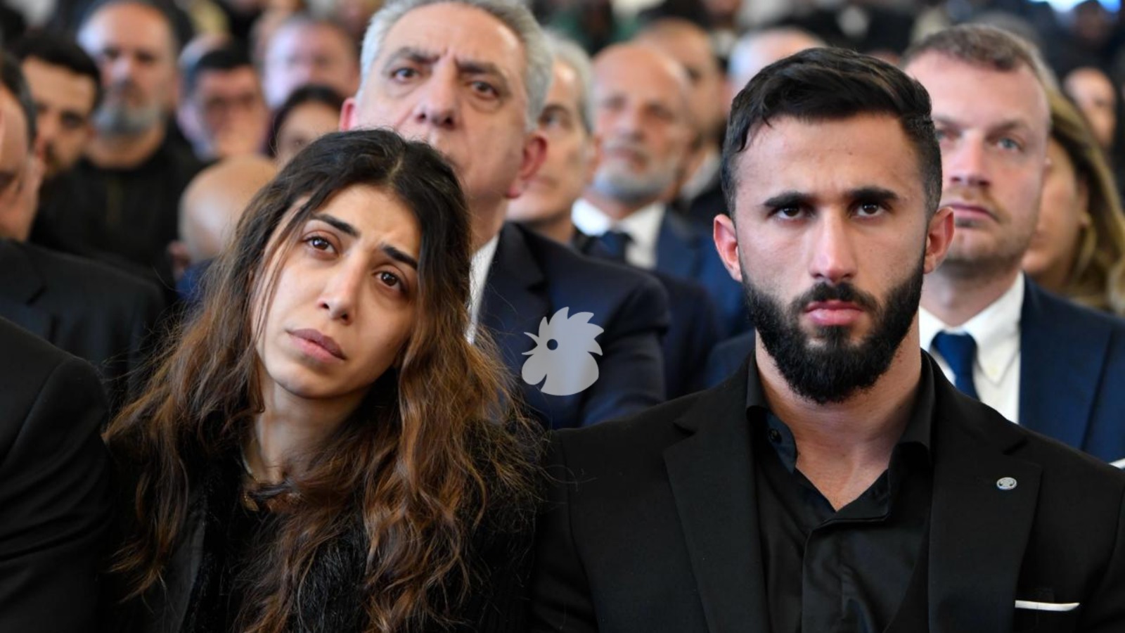 أُقيمت الصلاة لراحة نفسيهما، وفي الصورة ابن الفقيدين وابنتهما