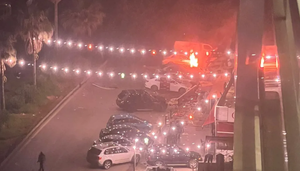 غارة إسرائيلية تستهدف الكورنيش البحري في صيدا