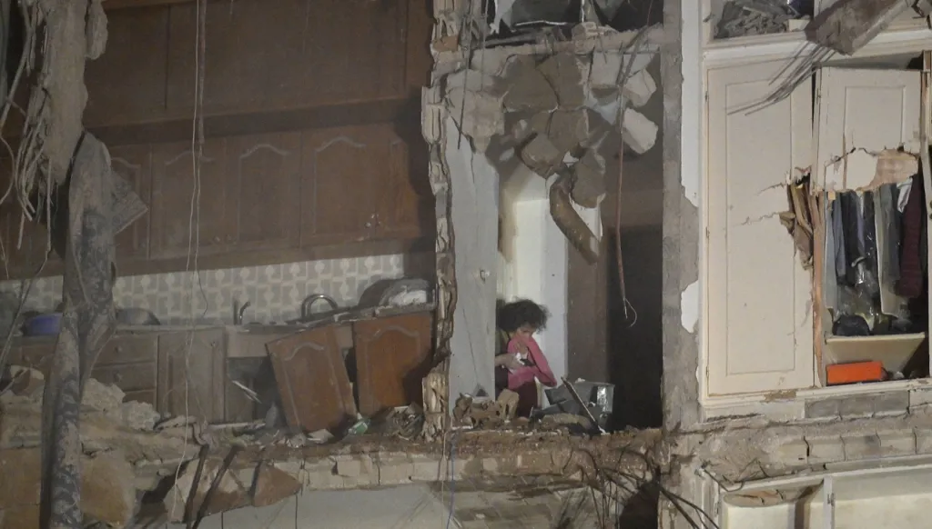 لبنان خارج اتفاق وقف النار: غارات دامية ويوم حداد وطني