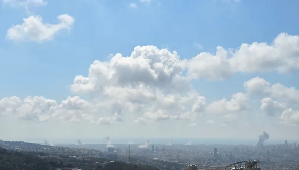 عشرات الضحايا في الغارات الإسرائيلية ونداءات للتبرع بالدم (صور - فيديو)