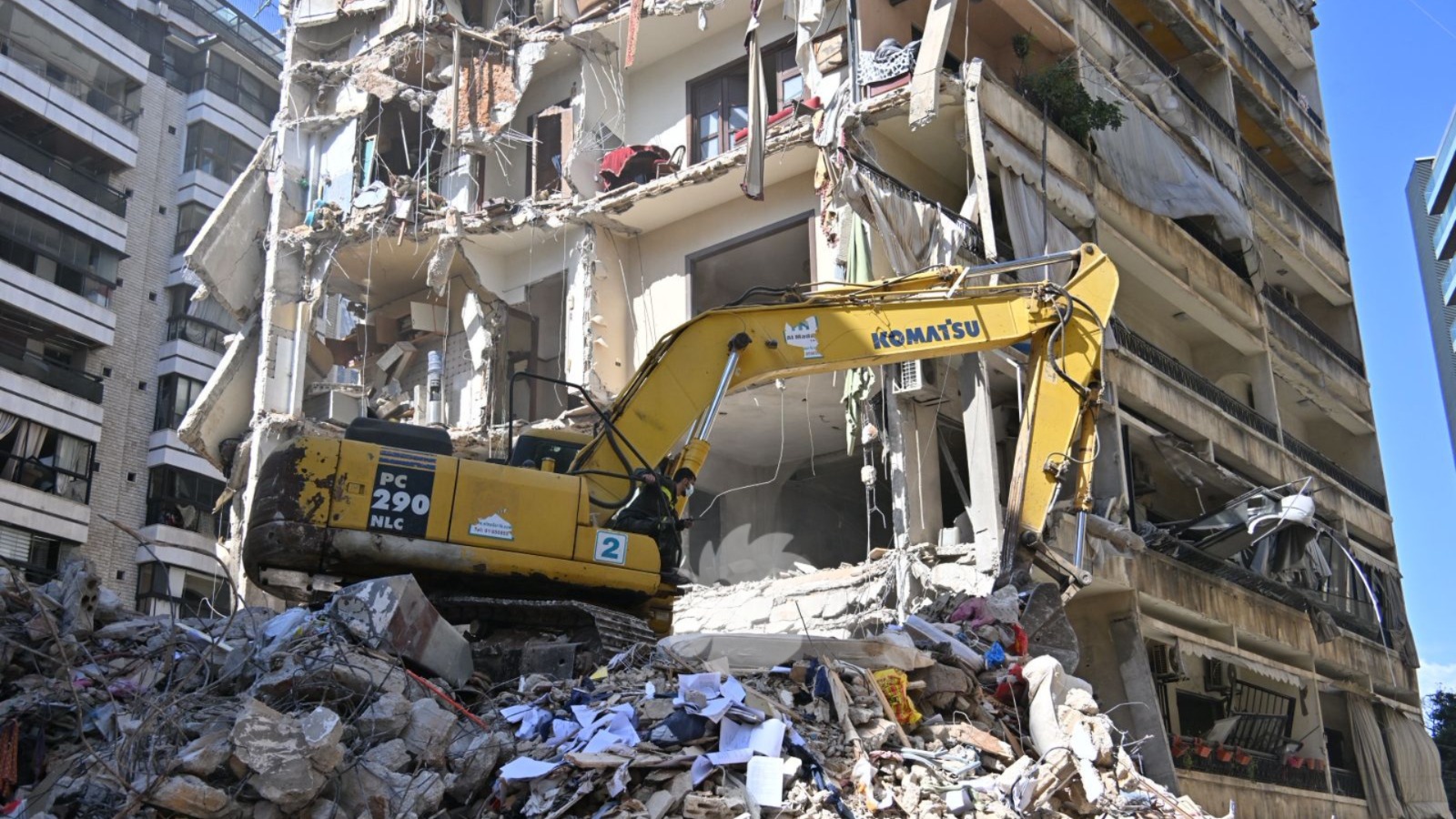 حجم الدمار بعد الغارات الإسرائيلية على بيروت أمس (حسام شبارو). 