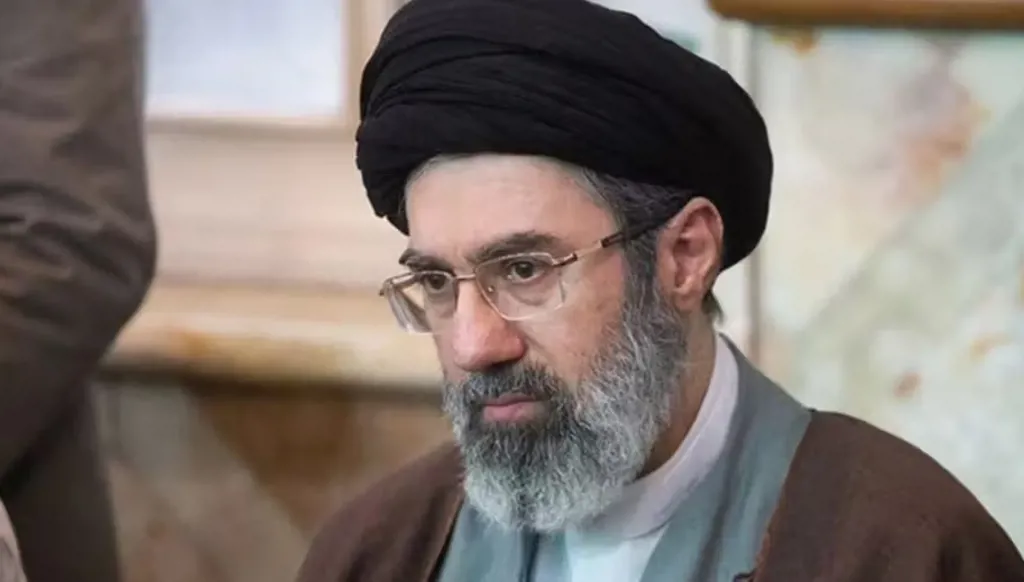 المرشد الأعلى الإيراني: إدارة مضيق هرمز ستدخل مرحلة جديدة