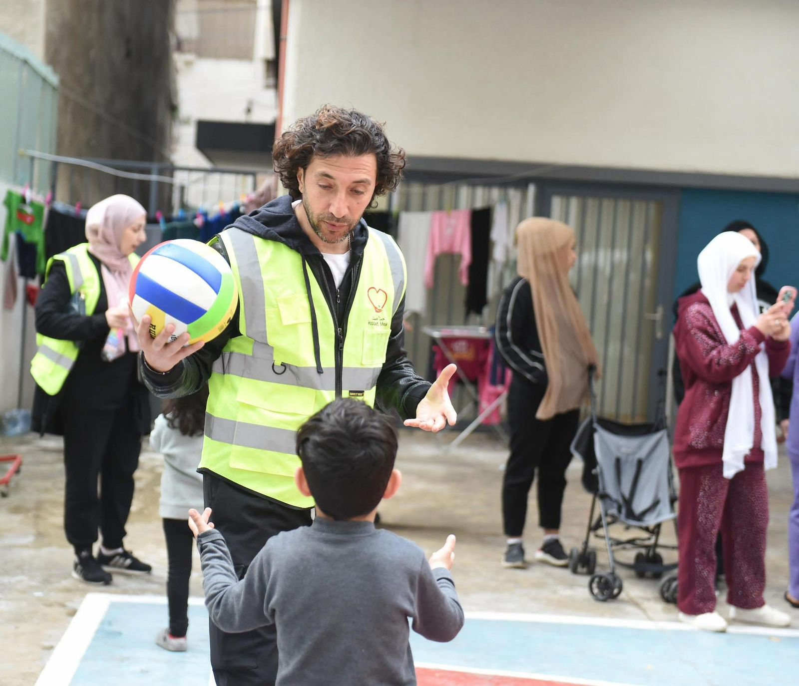 نازحون من النبطية في مراكز الإيواء.