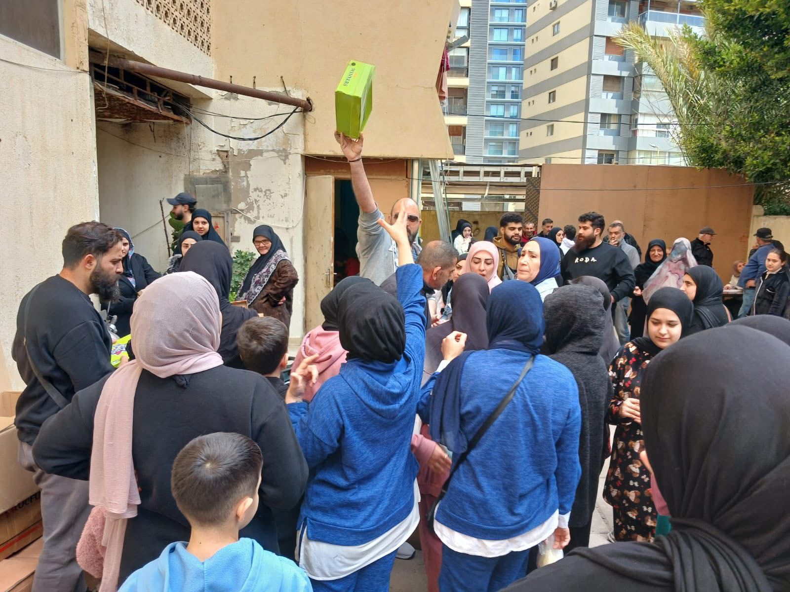 نازحون من النبطية في مراكز الإيواء.