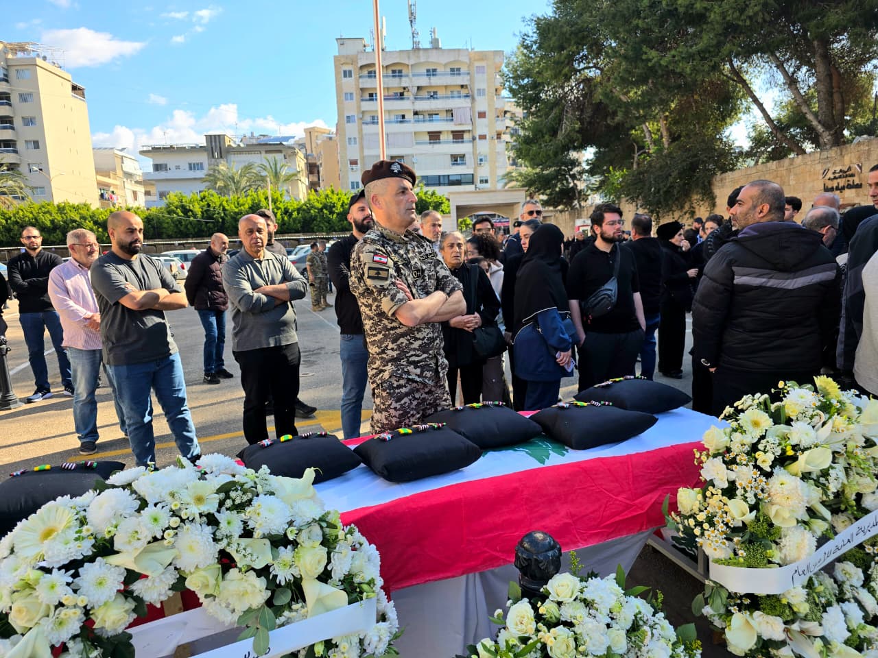 تشييع شهداء من عناصر أمن الدولة الذين استُهدفوا في النبطية (أحمد منتش). 